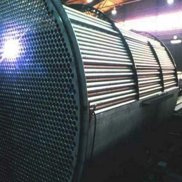 Теплообменный аппарат со встроенным компенсатором на кожухе диаметром 1200 мм 1,6 МПа
